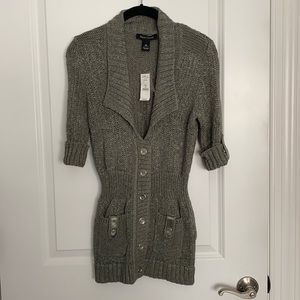 Green fitted short sleeve sweater